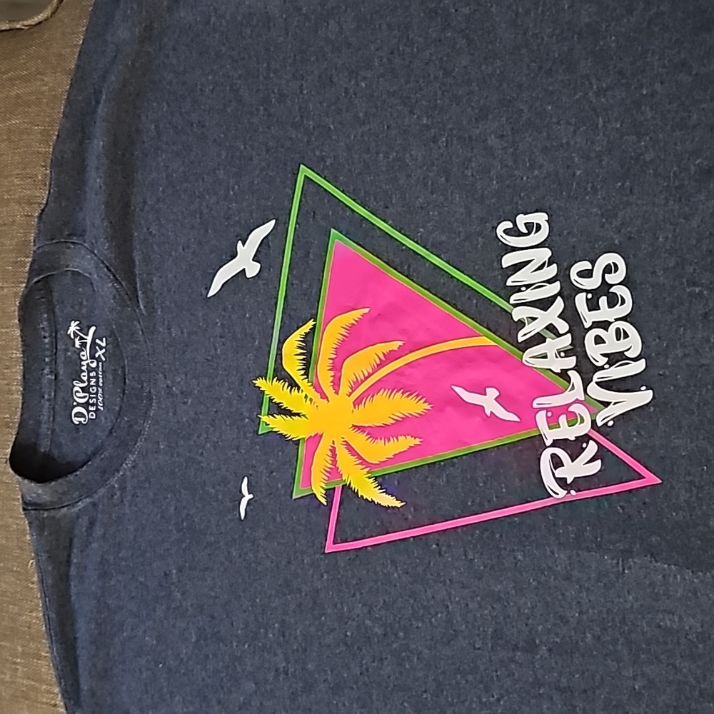 RELAXING VIBES T SHIRT